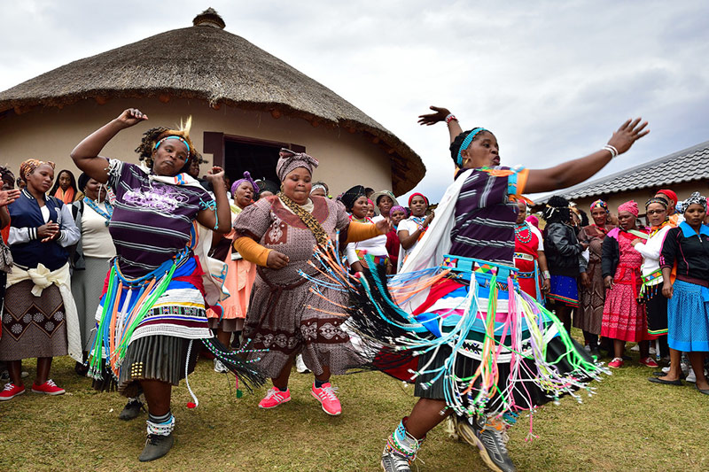 women in African traditional dress